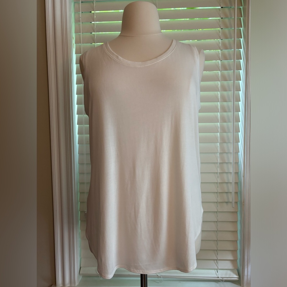 NWT - Banana Republic Off White Model Tank Top with curved hem, Size XL